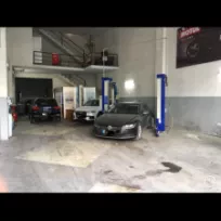 Gümüş motorlu araçlar